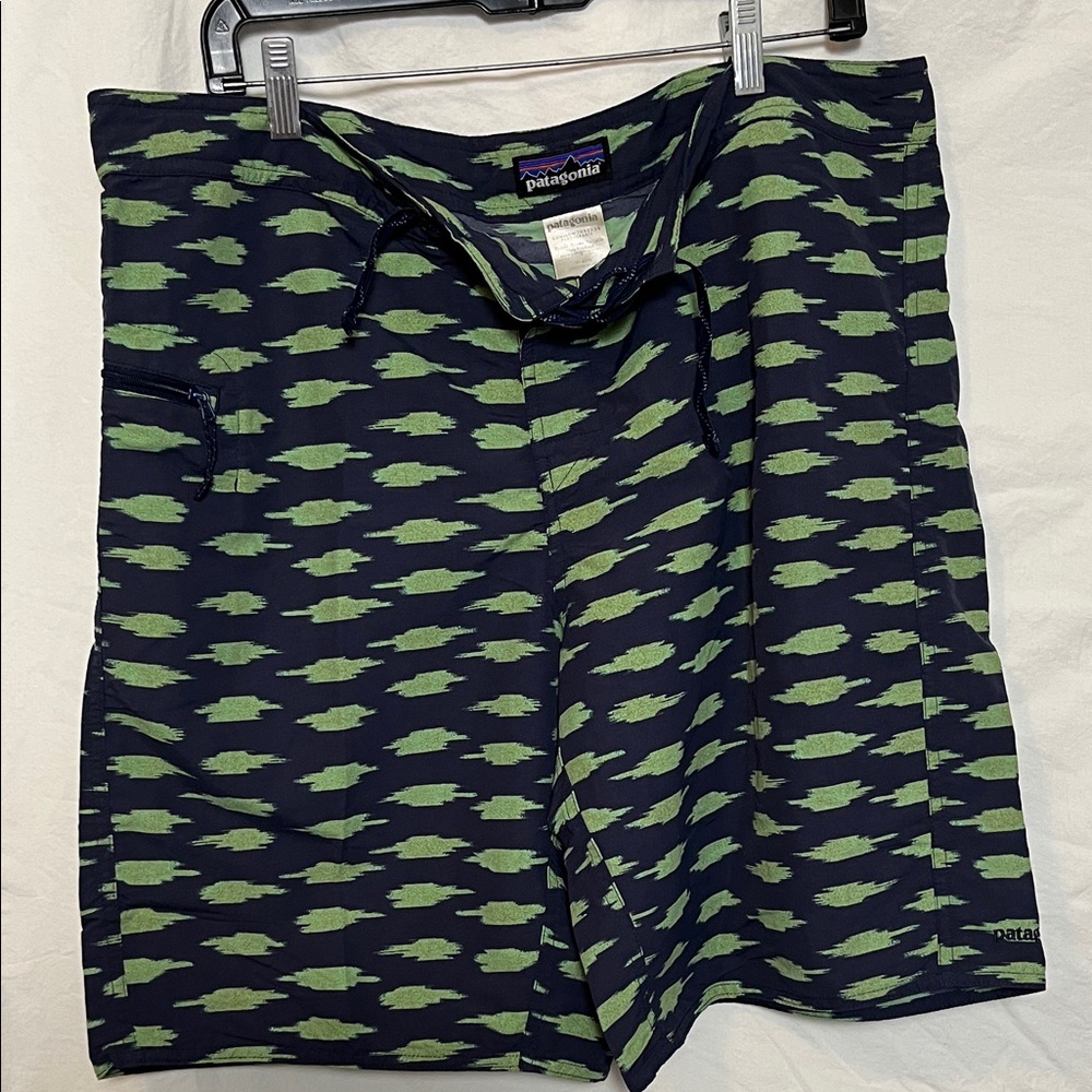 Patagonia Navy & Green Wavefarer Board Shorts size 38